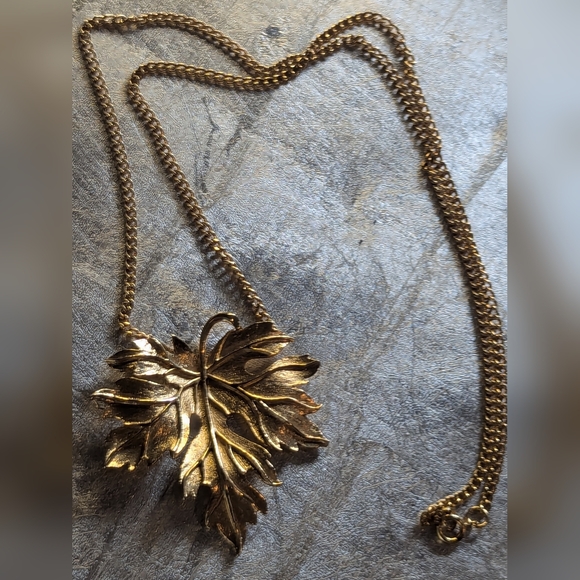 Vintage Goldtone Leaf Necklace 12 " Fall, Autumn, Nature, Tree - Picture 7 of 7
